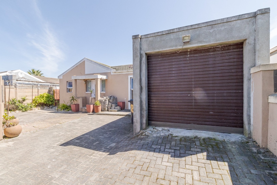 3 Bedroom Property for Sale in Electric City Western Cape